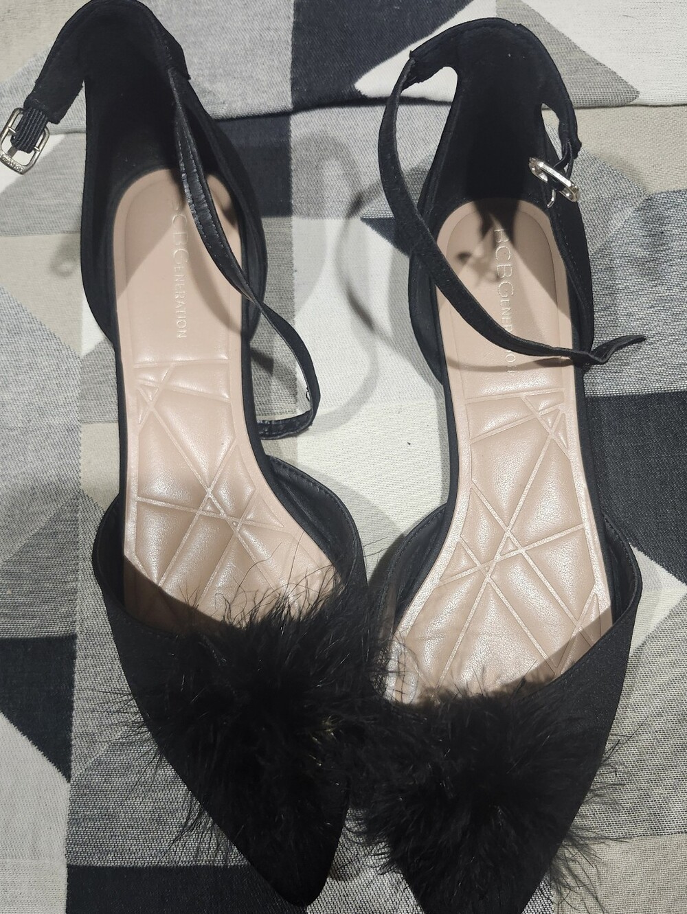 Bcbg Generation Black Faux-Fur Pointed Toe Ankle Strap Flats - Women Size 9
